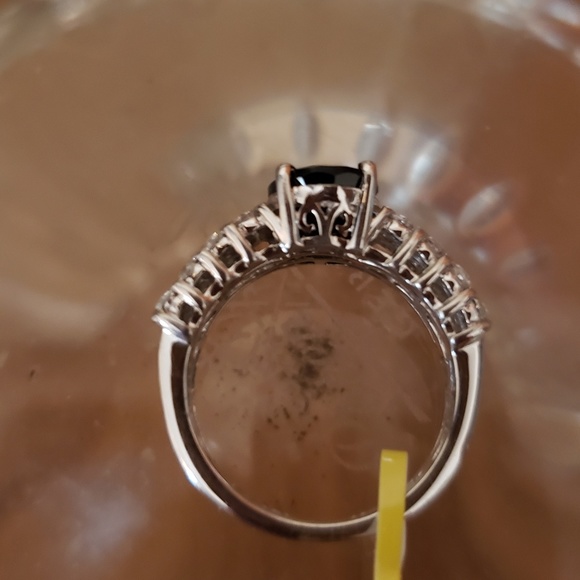 Beautiful Black Sapphire - Picture 3 of 4